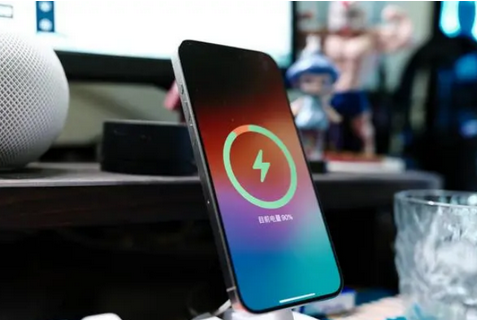 扎赉诺尔苹果15换屏服务分享用什么充电器给iPhone15充电更好 